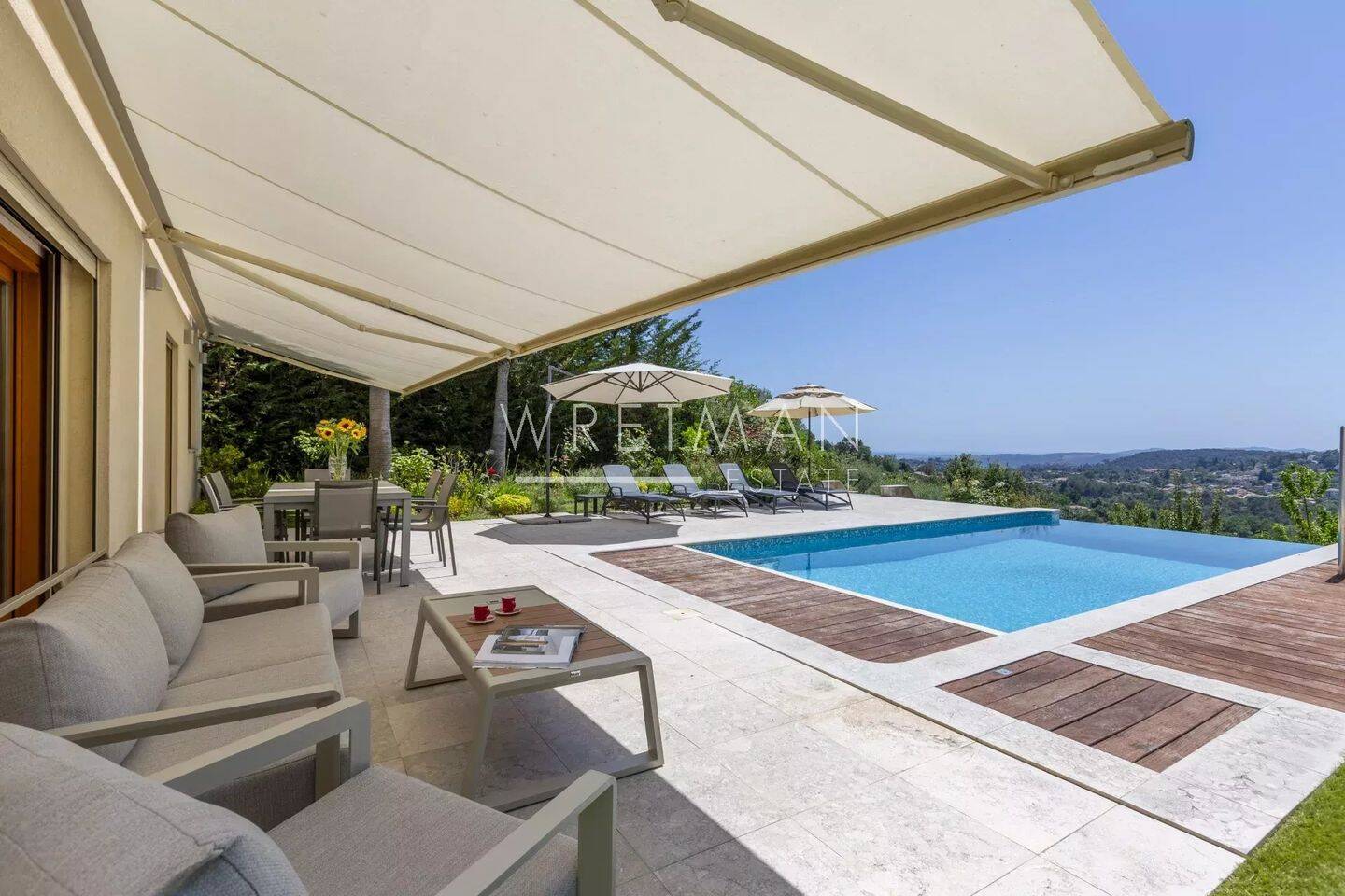 Maison 11 pièces 325 m² · à Vence · 325 m² · 2 195 000 €