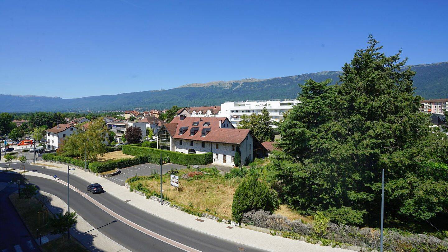 Appartement 4 pièces 91 m² · à Saint-Genis-Pouilly · 91,4 m² · 2 435 €