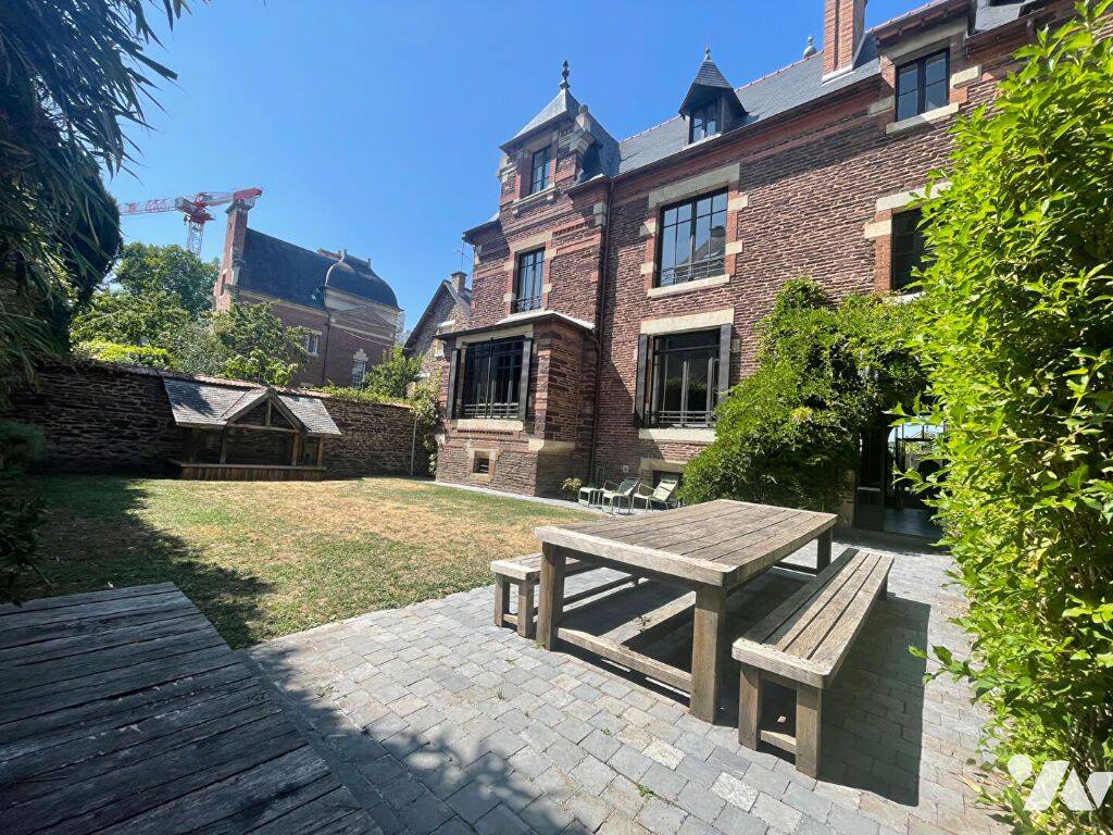 Maison 9 pièces 315 m² · à Rennes · 315 m² · 1 877 700 €