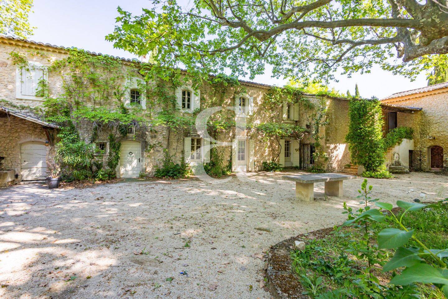 Maison 9 pièces 430 m² · à Joucas · 430 m² · 1 998 000 €