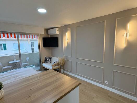 Appartement à louer 790 € 1 pièce 24 m² Étage 2/4 La Mer-Le Puadon-Cannes Eden Vallauris 06220