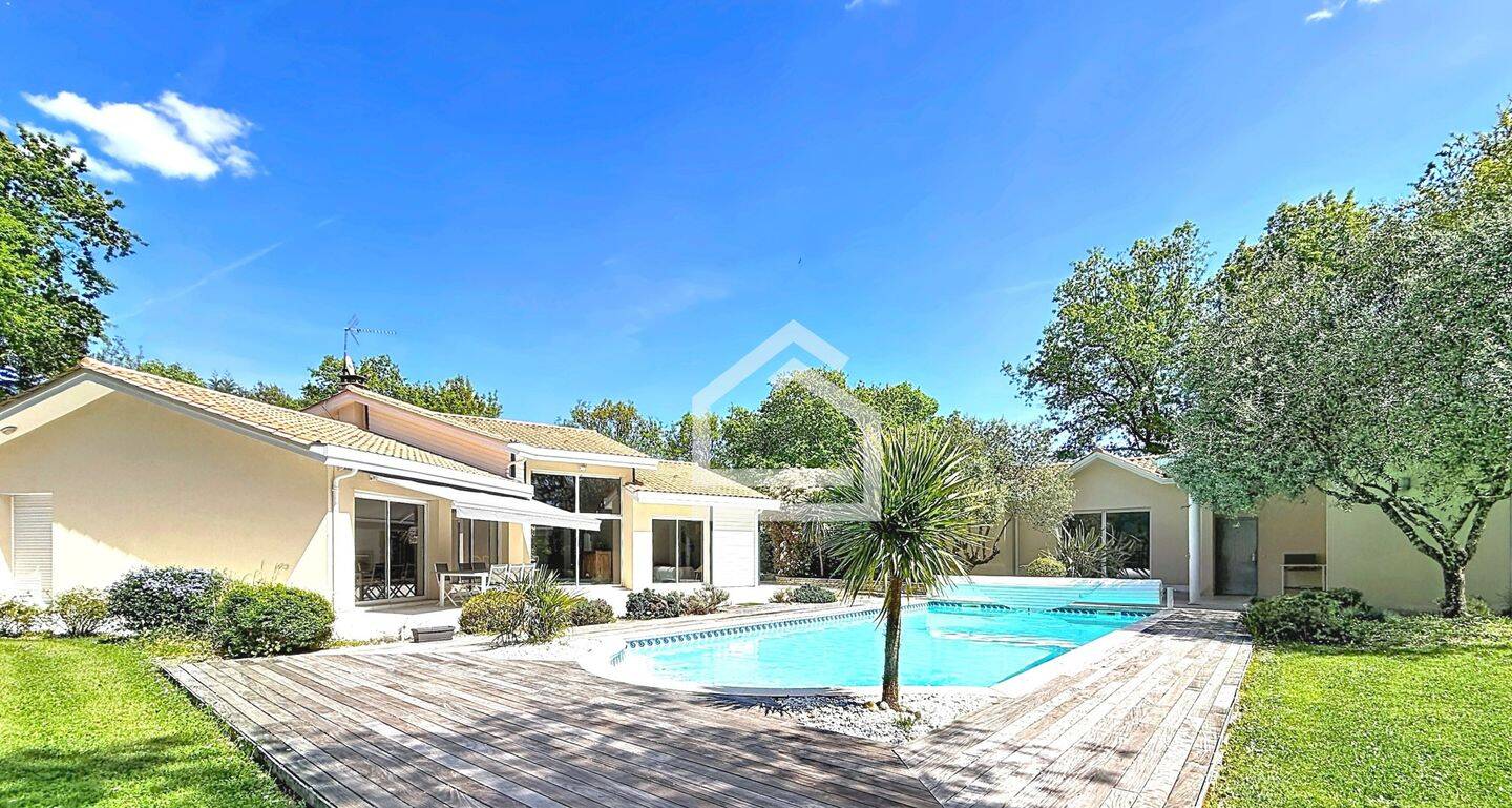 Maison 5 pièces 186 m² · à Arsac · 186 m² · 649 000 €