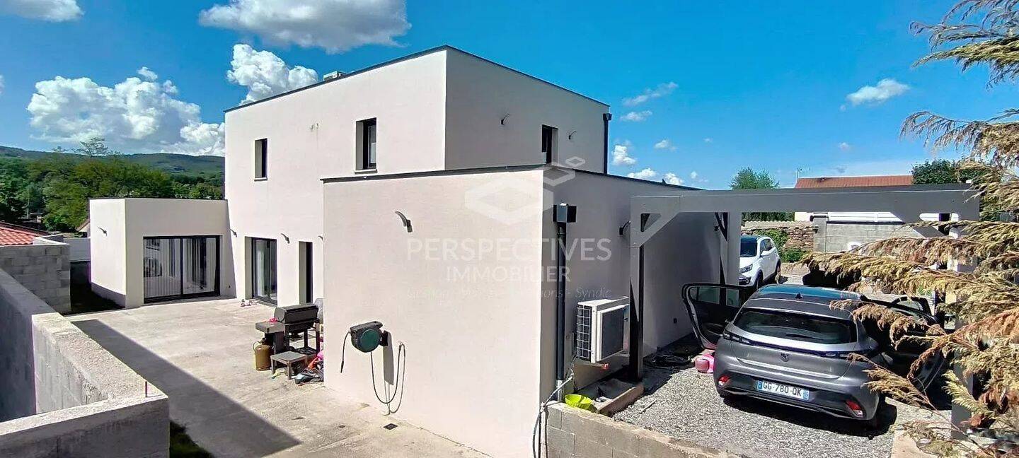Maison 5 pièces 193 m² · à Saint-Chamond · 193 m² · 399 000 €