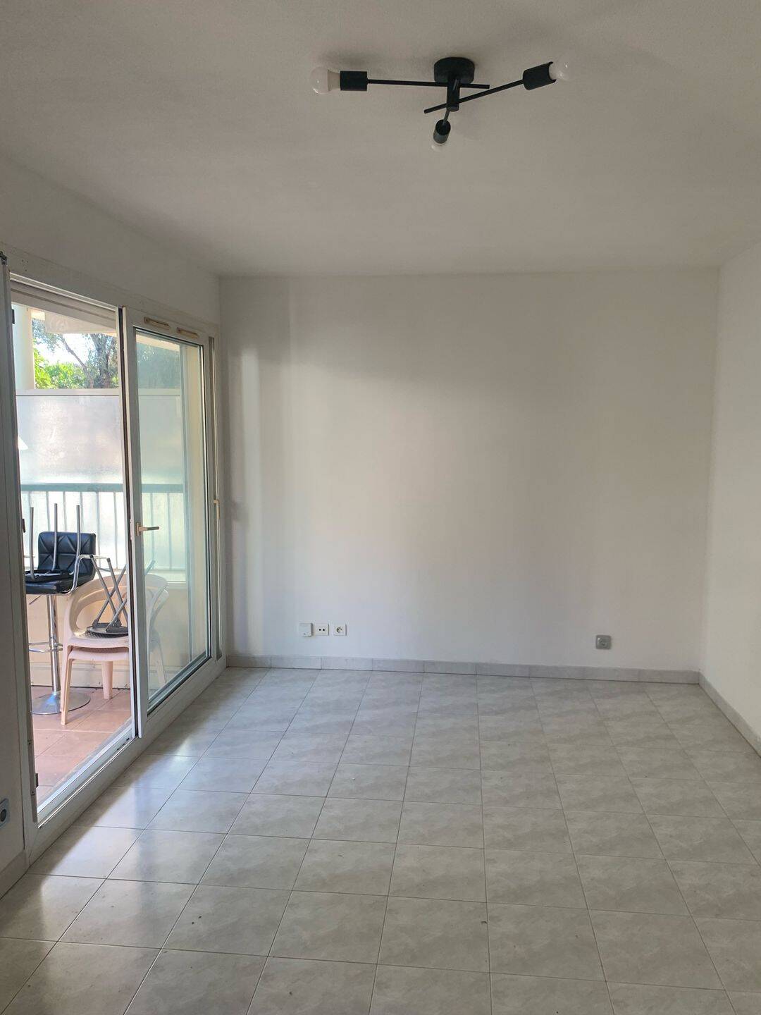 Appartement 1 pièce 20 m² · à Saint-Laurent-du-Var · 20 m² · 700 €/mois