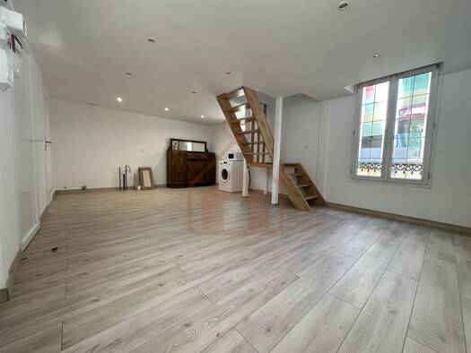 Maison à vendre 329 000 € 4 pièces 3 chambres 61 m² Cité Pierre et Marie Curie Ivry-sur-Seine 94200