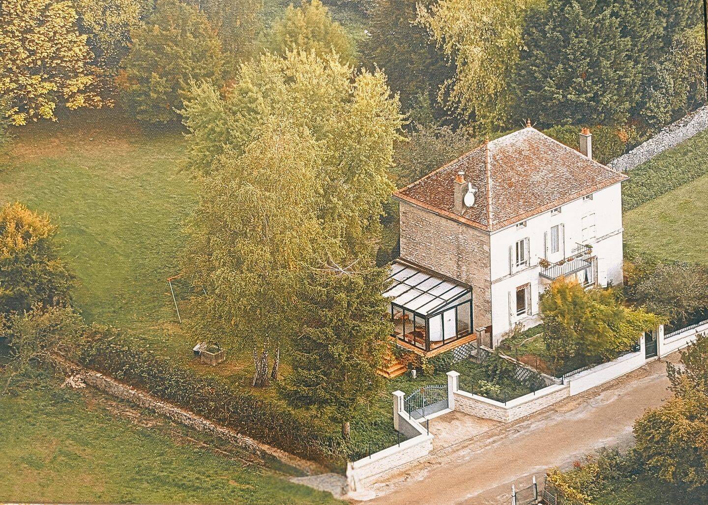 Maison 6 pièces 147 m² · à Rougemont · 146,6 m² · 163 150 €