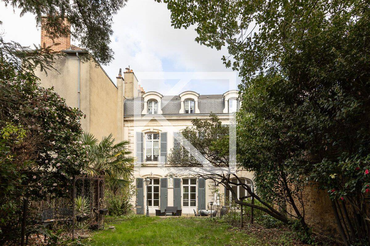 Maison 12 pièces 331 m² · à Le Mans · 331 m² · 695 000 €