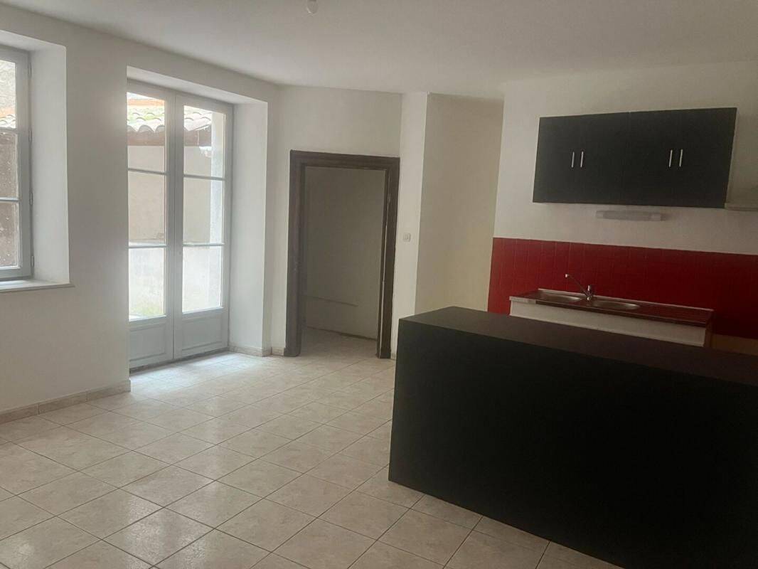 Appartement 2 pièces 79 m² · à Pont-Saint-Esprit · 79 m² · 580 €
