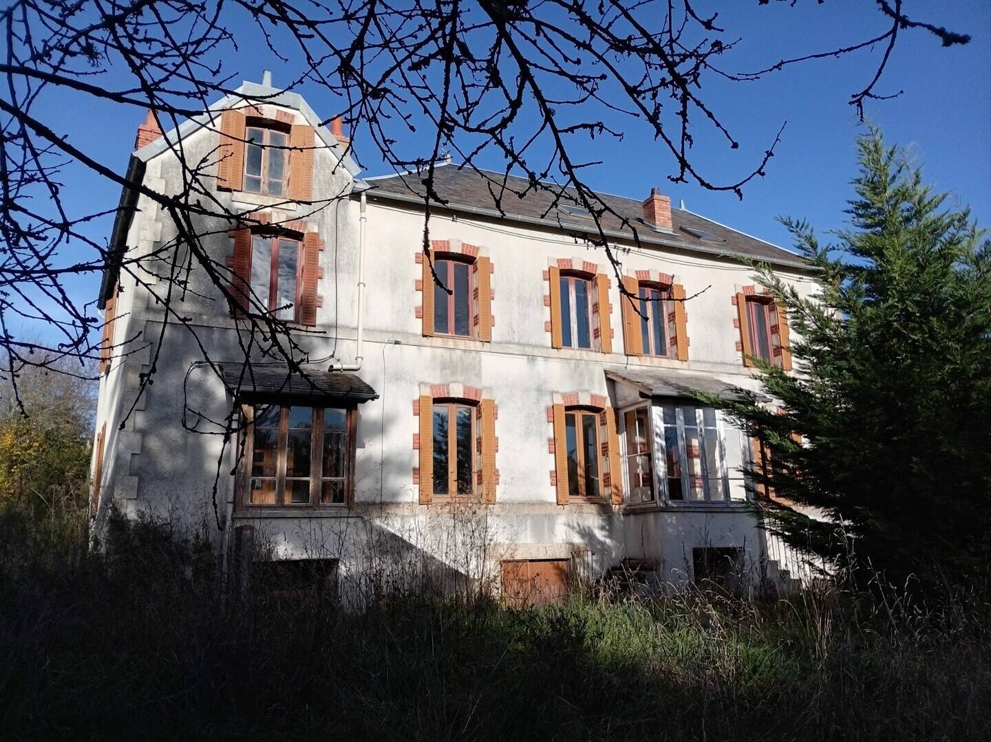 Maison 12 pièces 194 m² · à Saint-Éloy-les-Mines · 194 m² · 105 000 €