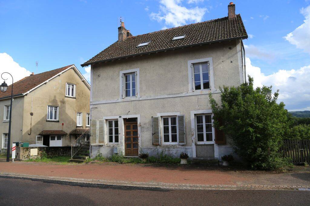 Maison 8 pièces 168 m² · à Mesvres · 168 m² · 120 000 €