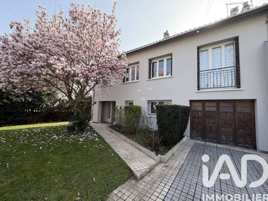 Maison à vendre 425 000 € 8 pièces 7 chambres 175 m² 399 m² de terrain Chantereine-La Fontaine-Arcades-Castermant Chelles 77500