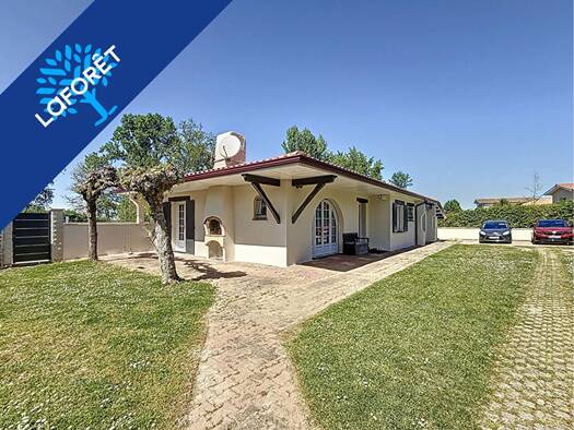 Maison de plain-pied à louer 1 900 € 6 pièces 4 chambres 110 m² 1 024 m² de terrain Sud Bassens 33530