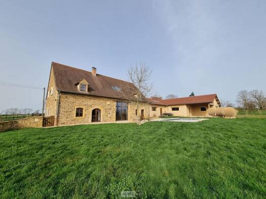 Maison à vendre 460 000 € 7 pièces 5 chambres 219 m² 2 708 m² de terrain Saint-Christophe-en-Brionnais 71800