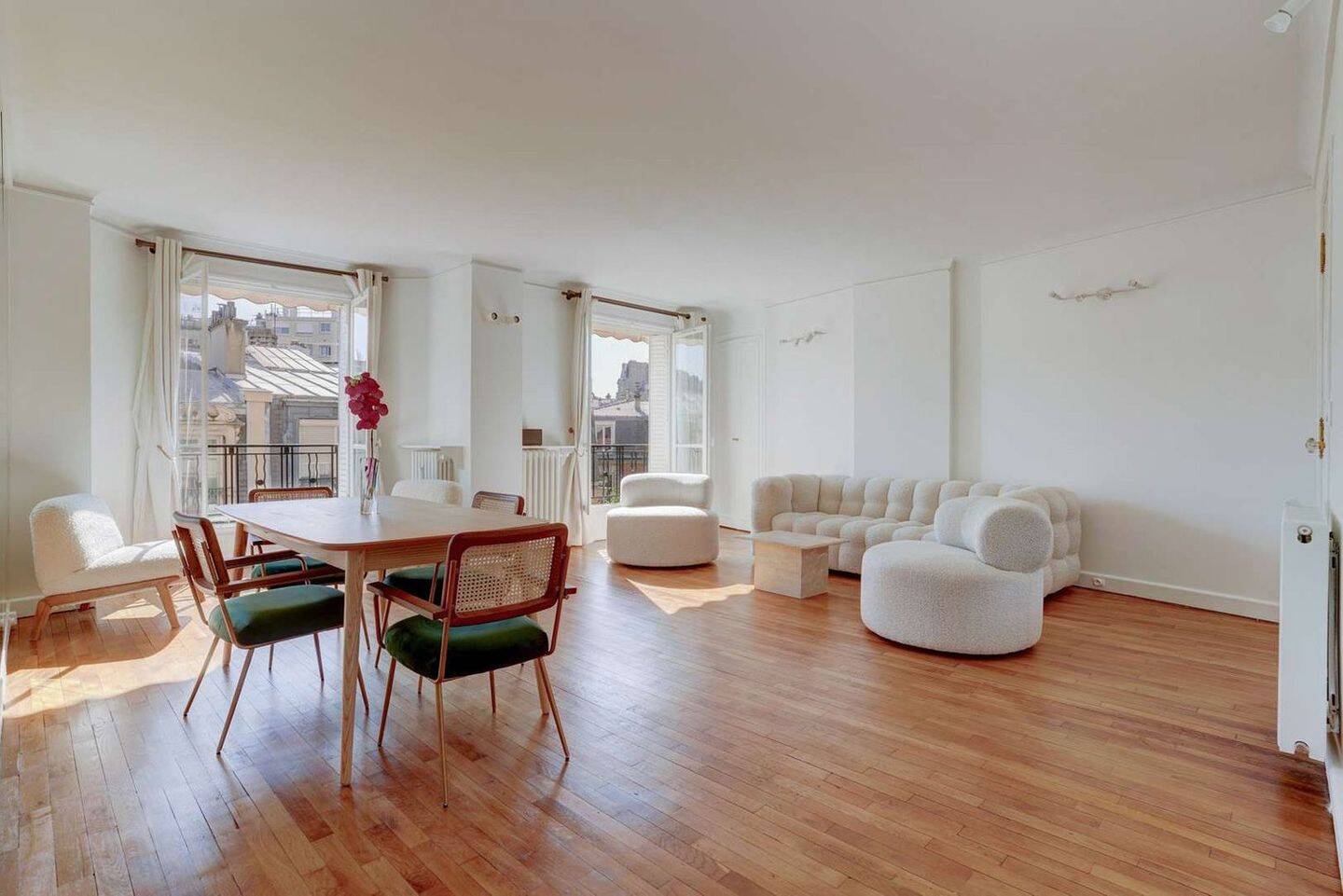 Appartement 3 pièces 92 m² · à Paris 16ème Arrondissement · 92 m² · 5 280 €
