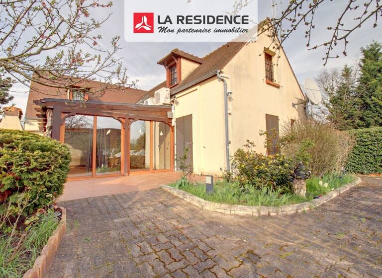 Maison à vendre 683 900 € 8 pièces 5<br/>chambres 300 m²<br/>superficie 1 550 m²<br/>terrain Les Roches Conflans Ste Honorine 78700