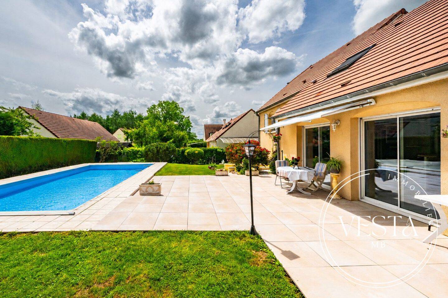 Maison 5 pièces 110 m² · à Mirebeau-sur-Bèze · 110 m² · 330 000 €