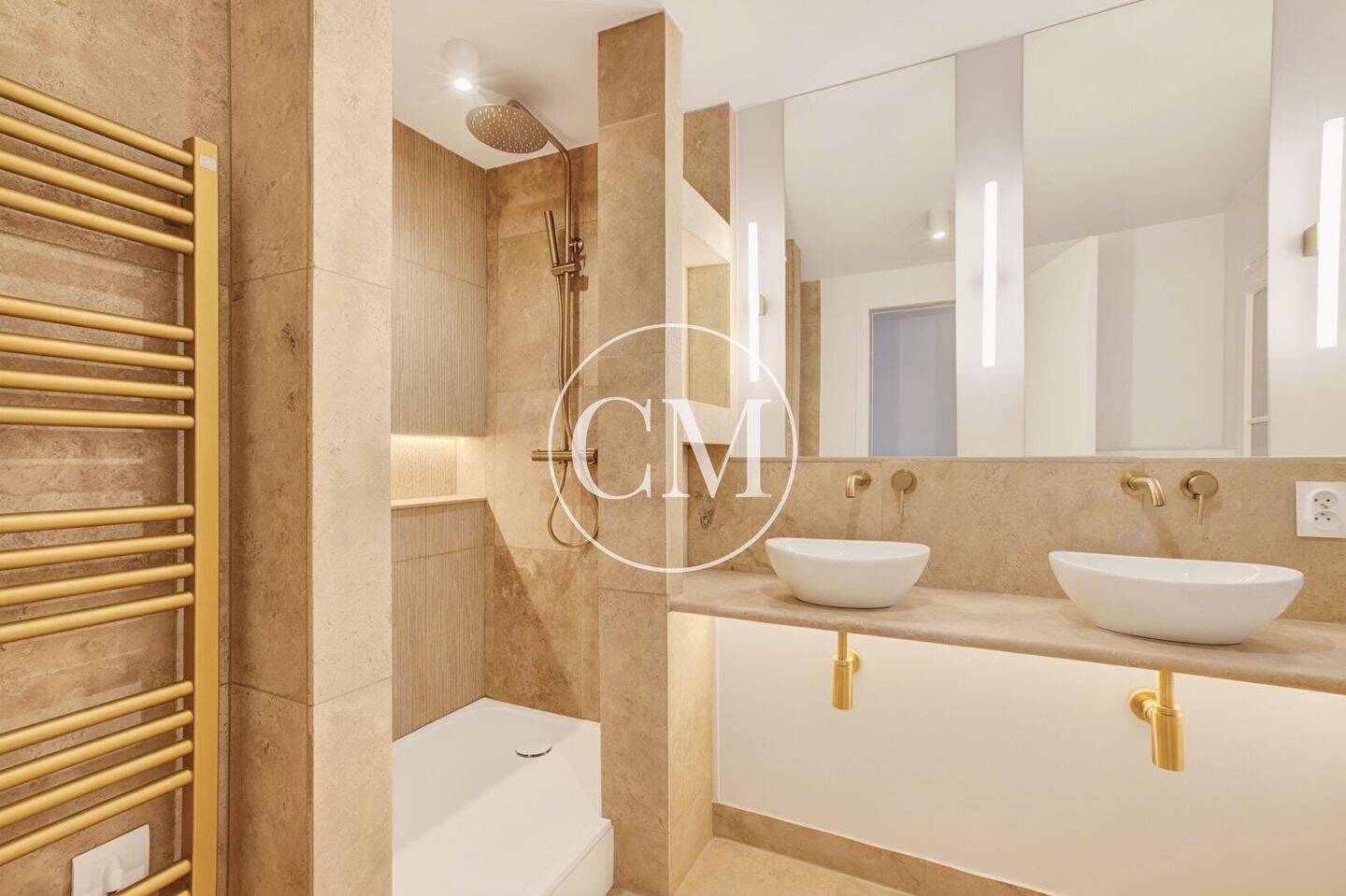 Appartement 6 pièces 165 m² · à Versailles · 165,2 m² · 1 350 000 €