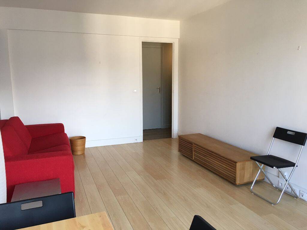 Appartement 1 pièce 38 m² · à Paris 15ème Arrondissement · 38 m² · 1 359 €