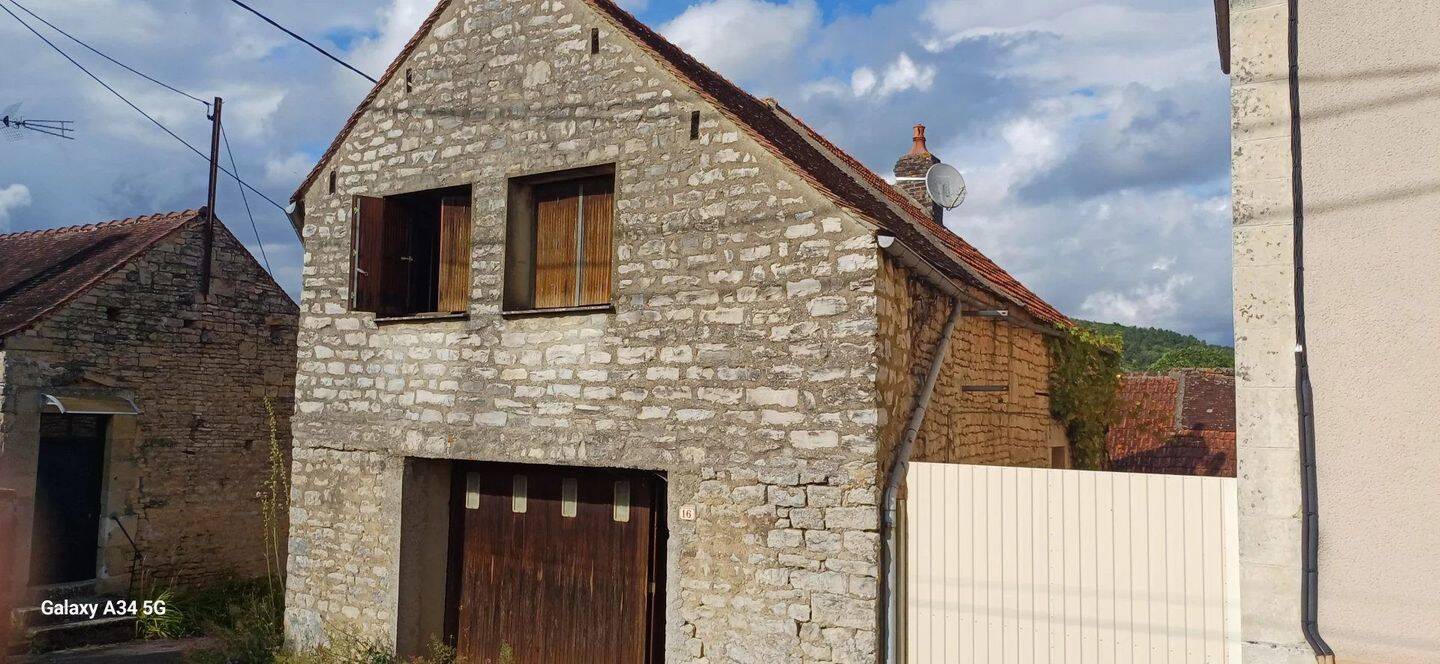 Maison 4 pièces 82 m² · à Argentenay · 82 m² · 35 000 €