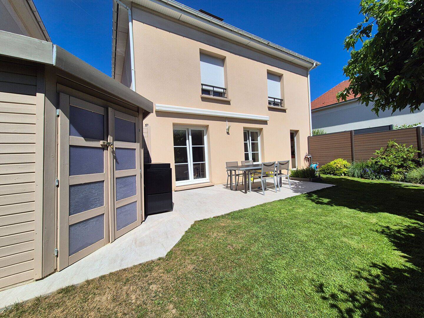 Maison 6 pièces 136 m² · à Montigny-le-Bretonneux · 136 m² · 696 800 €