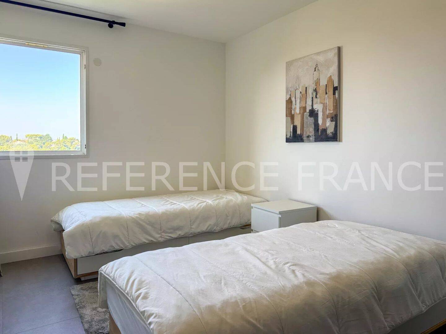 MAISON MITOYENNE. DISPONIBLE MAINTENANT. — 17