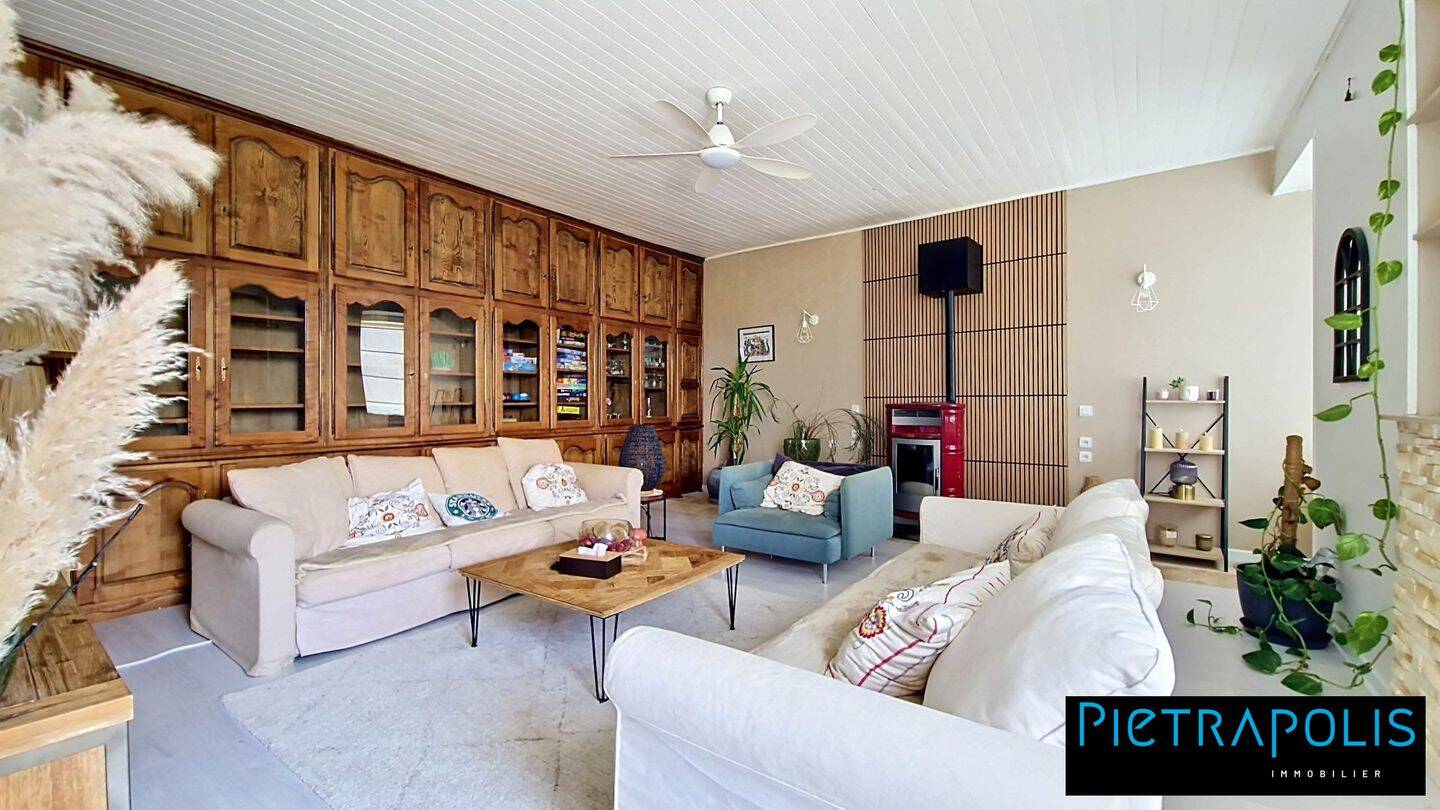 Maison 8 pièces 220 m² · à La Clayette · 220 m² · 225 000 €