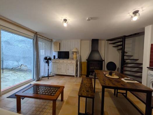 Maison à louer 913 € 3 pièces 2 chambres 65 m² Montferrat 83131