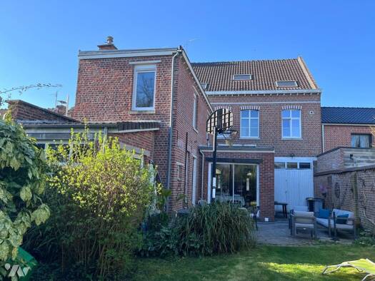 Maison à vendre 565 000 € 10 pièces 7 chambres 253 m² 586 m² de terrain Phalempin 59133