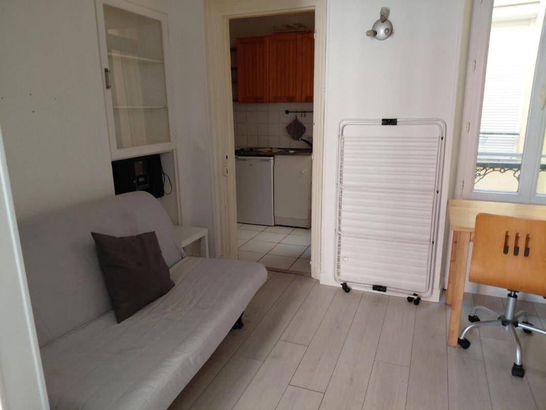 Appartement 2 pièces 24 m² · à Versailles · 24 m² · 758 €