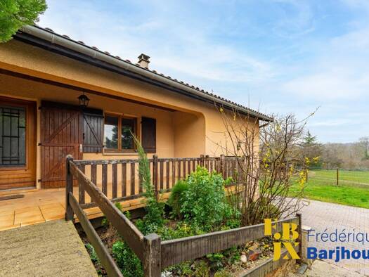 Maison de plain-pied à vendre 469 000 € 5 pièces 3 chambres 94 m² 960 m² de terrain Brindas 69126