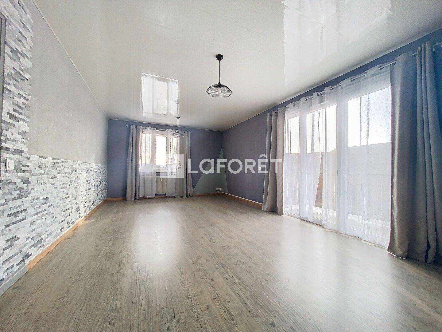 Appartement 3 pièces 81 m² · à Corbelin · 81 m² · 980 €