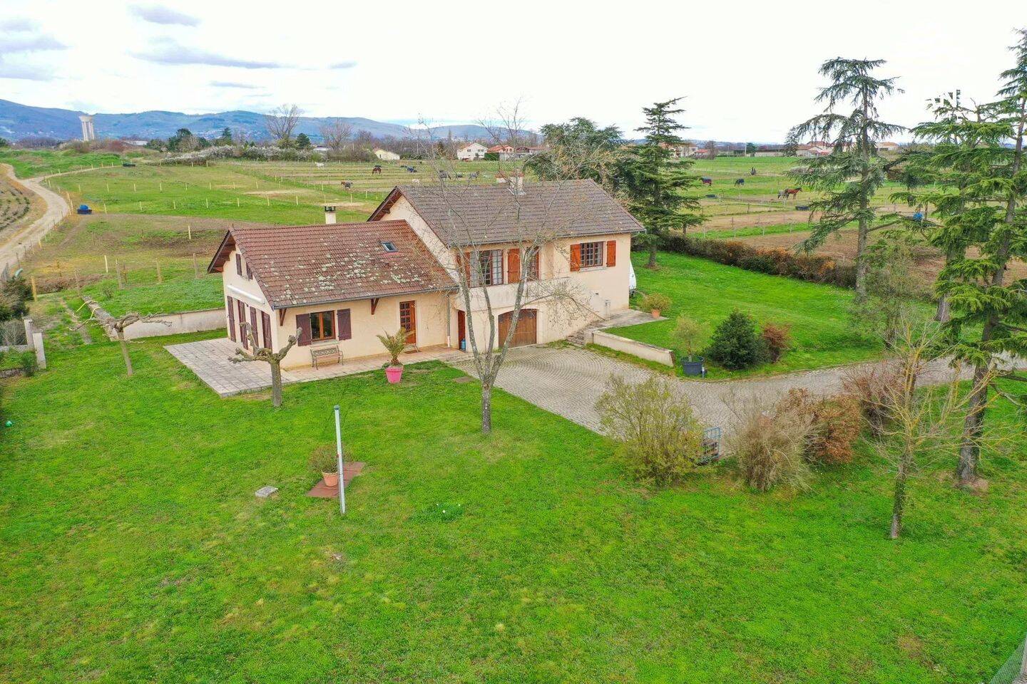 Maison 7 pièces 279 m² · à Chaponost · 279 m² · 635 000 €