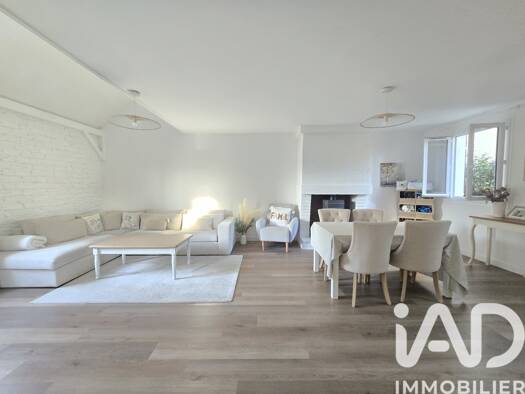 Maison à vendre 250 000 € 4 pièces 3 chambres 118 m² 352 m² de terrain Activités Orléans 45100