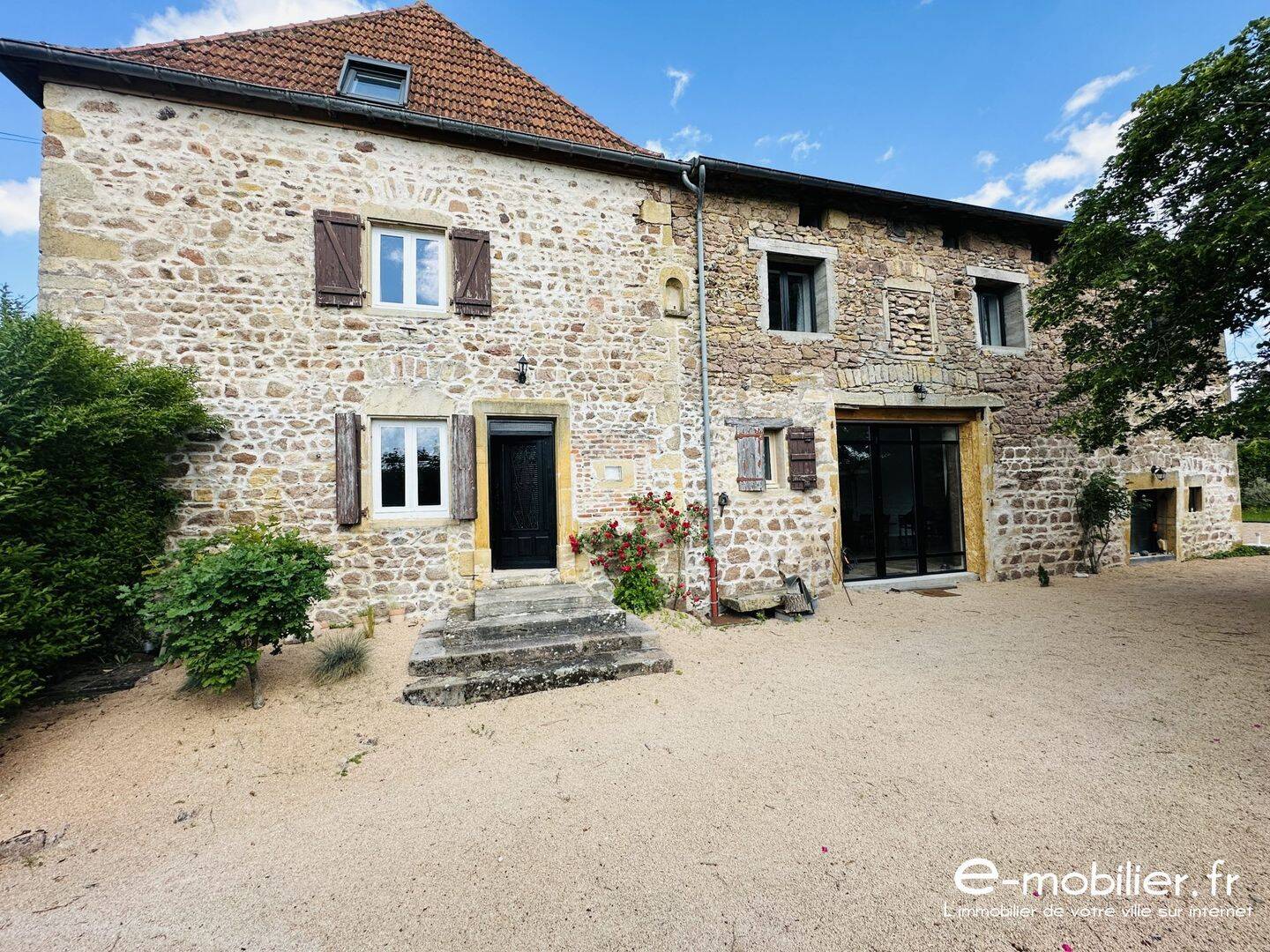 Maison 9 pièces 260 m² · à Chauffailles · 260 m² · 320 000 €