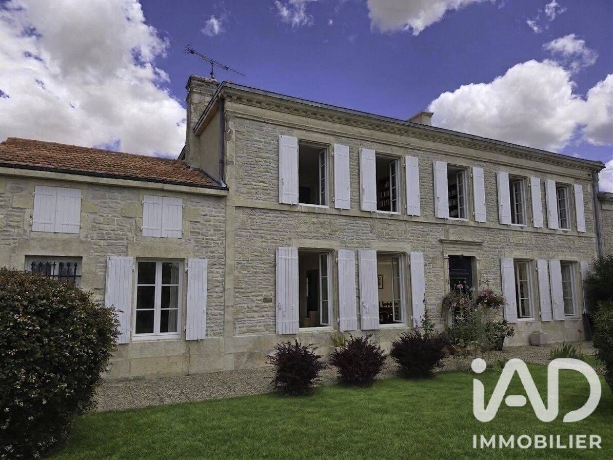 Maison 10 pièces 246 m² · à Villeneuve-la-Comtesse · 246 m² · 299 000 €