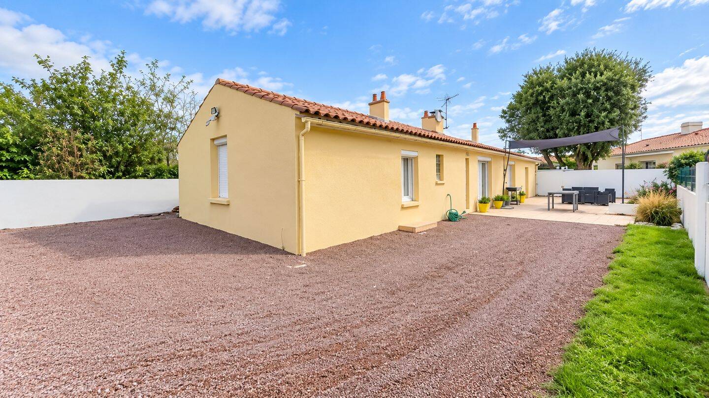Maison 5 pièces 100 m² · à Coëx · 100 m² · 220 000 €