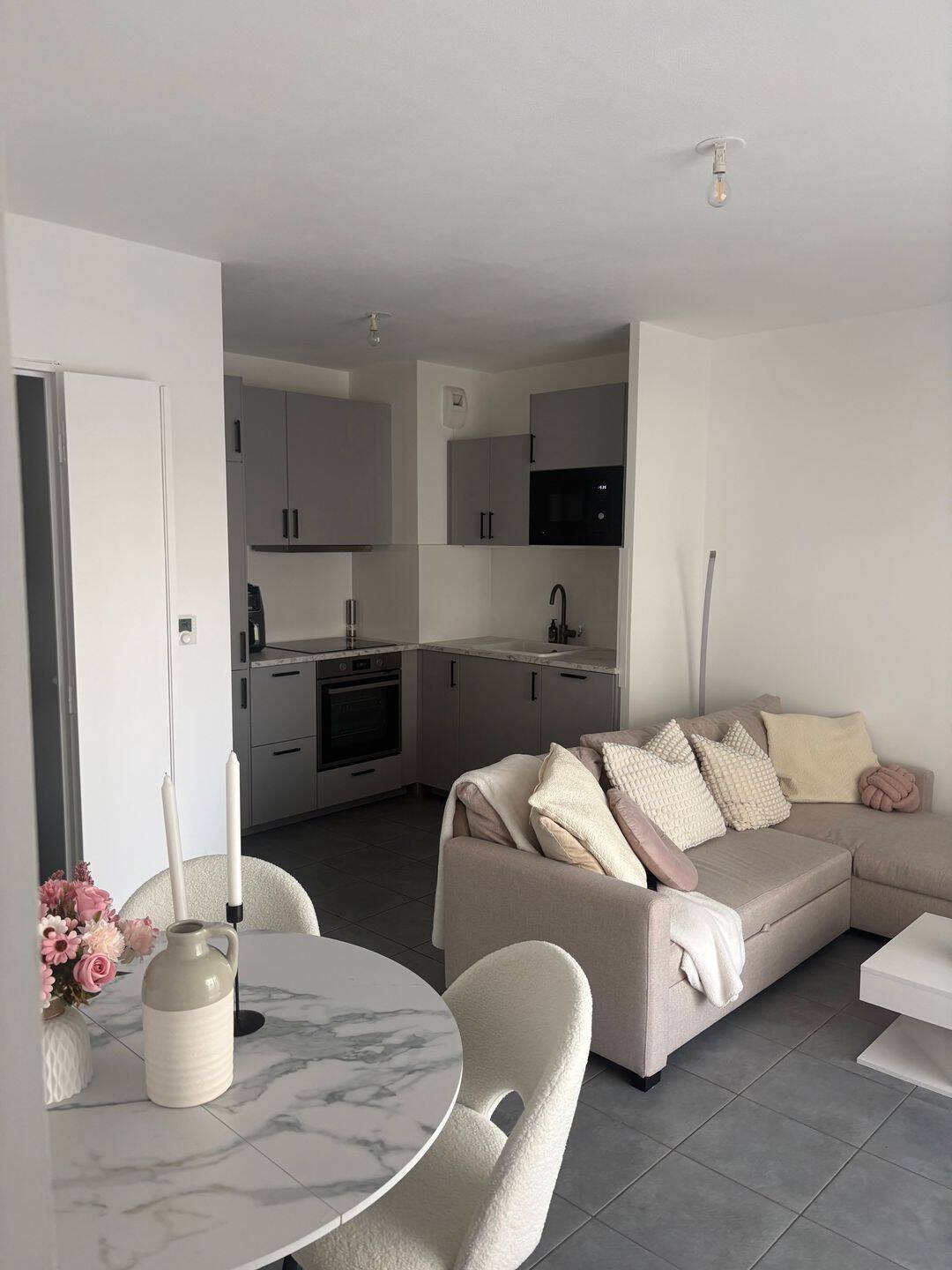 Appartement 2 pièces 52 m² · à Meyzieu · 52 m² · 900 €