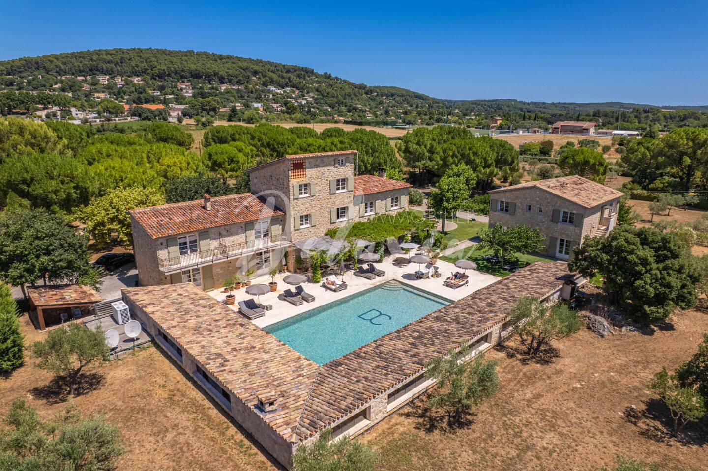 Maison 20 pièces 690 m² · à Lorgues · 690 m² · 7 350 000 €