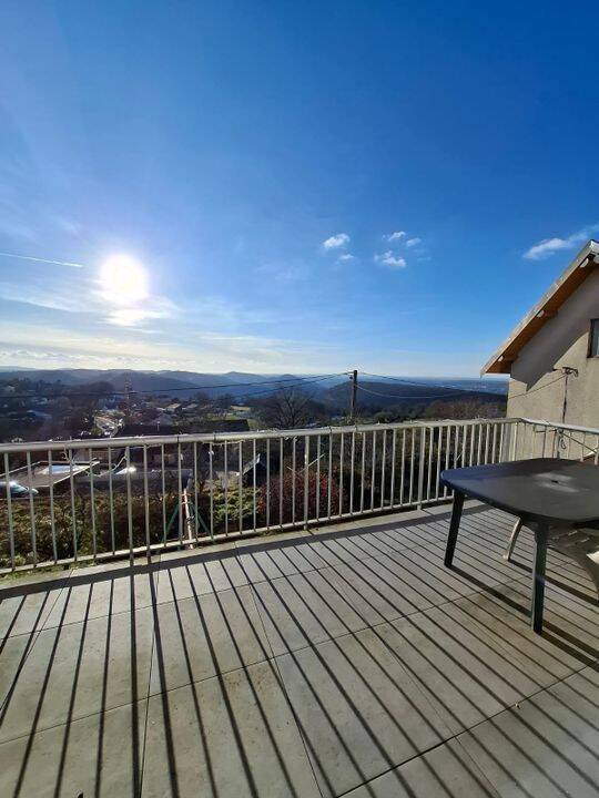 Appartement 3 pièces 94 m² · à Montfaucon · 94 m² · 870 €