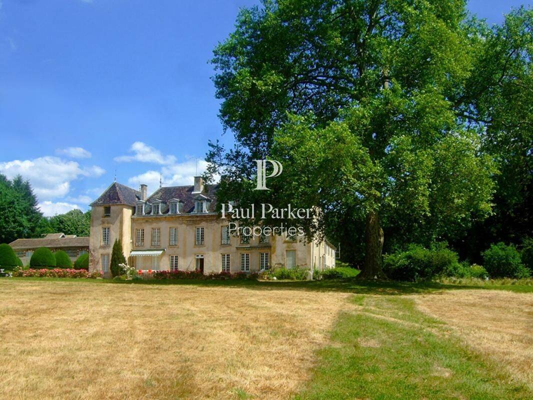 Maison 30 pièces 758 m² · à Cluny · 758 m² · 1 250 000 €