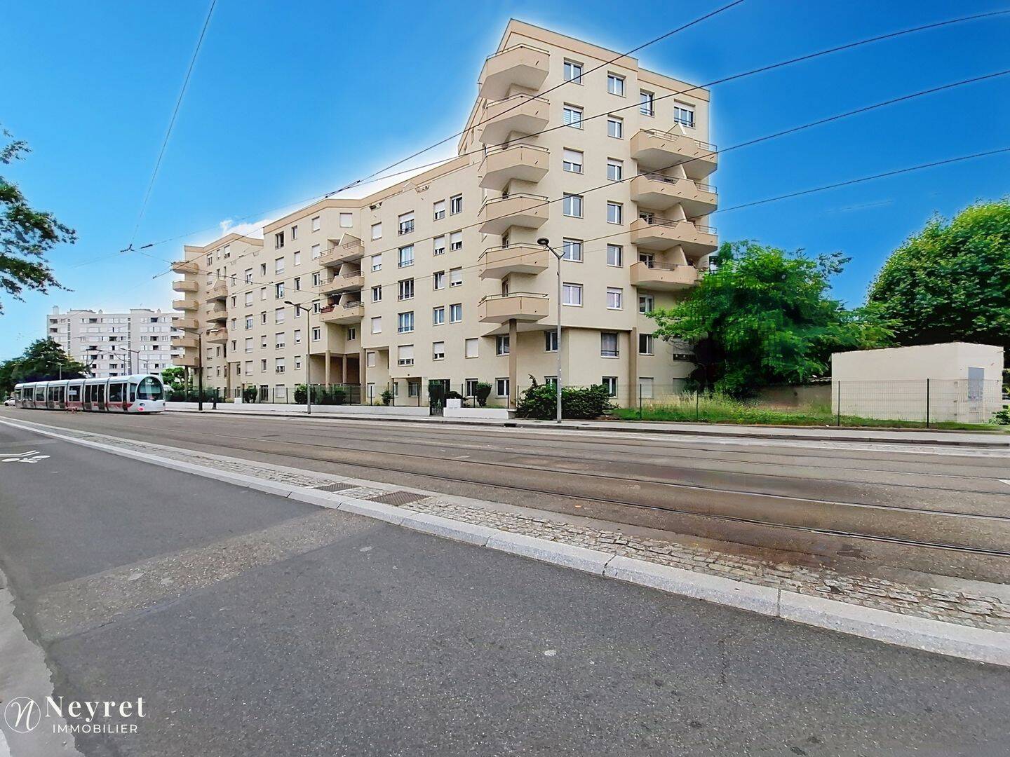 Appartement 3 pièces 70 m² · à Lyon 8ème Arrondissement · 69,8 m² · 269 900 €