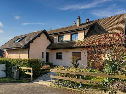 Maison à vendre 1 150 000 € 9 pièces 6 chambres 243 m² 993 m² de terrain Moëns Prévessin-Moëns 01280