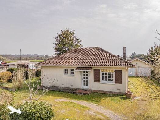 Maison de plain-pied à vendre 159 000 € 3 pièces 2 chambres 78 m² 685 m² de terrain Denguin 64230