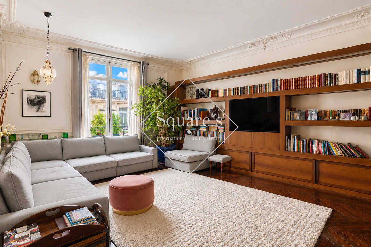 Appartement 6 pièces 196 m² · à Paris 8ème Arrondissement · 196 m² · 2 450 000 €