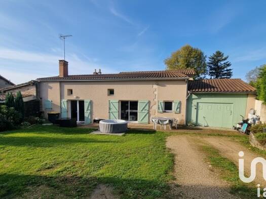 Maison à vendre 91 000 € 4 pièces 2 chambres 97 m² 590 m² de terrain Charroux 86250