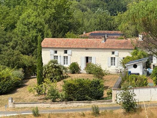 Maison à vendre 304 000 € 6 pièces 4 chambres 195 m² 2 954 m² de terrain Dompierre-sur-Charente 17610