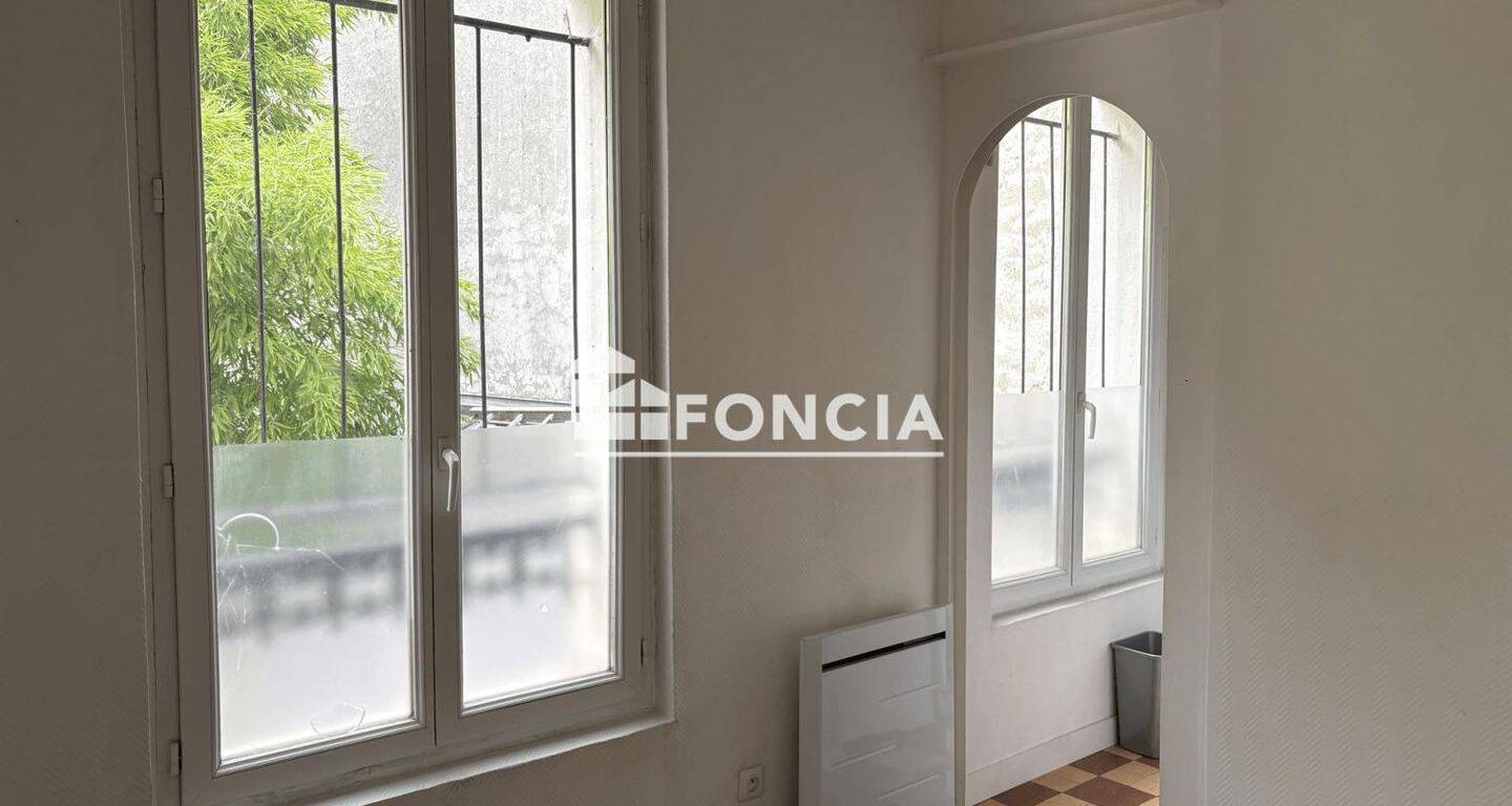 Appartement 1 pièce 11 m² · à Paris 20ème Arrondissement · 10,8 m² · 381 €