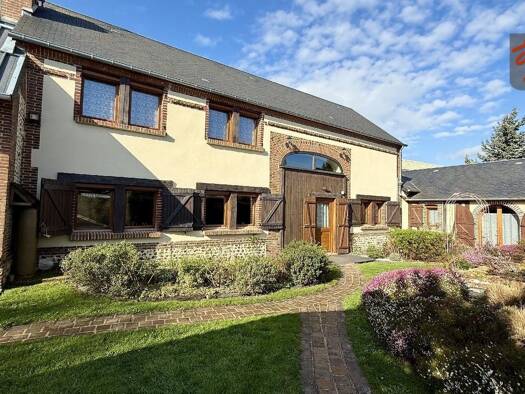 Maison à vendre 297 000 € 1 pièce 4 chambres 200 m² 2 544 m² de terrain L'Aigle 61300