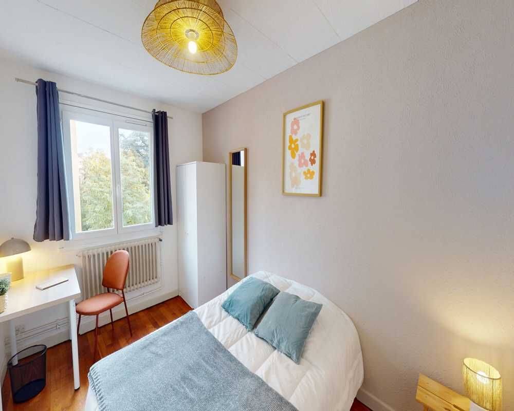 Appartement 4 pièces 80 m² · à Lyon 4ème Arrondissement · 80 m² · 450 €