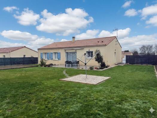 Maison de plain-pied à vendre 229 000 € 4 pièces 3 chambres 91 m² 940 m² de terrain La Réorthe 85210